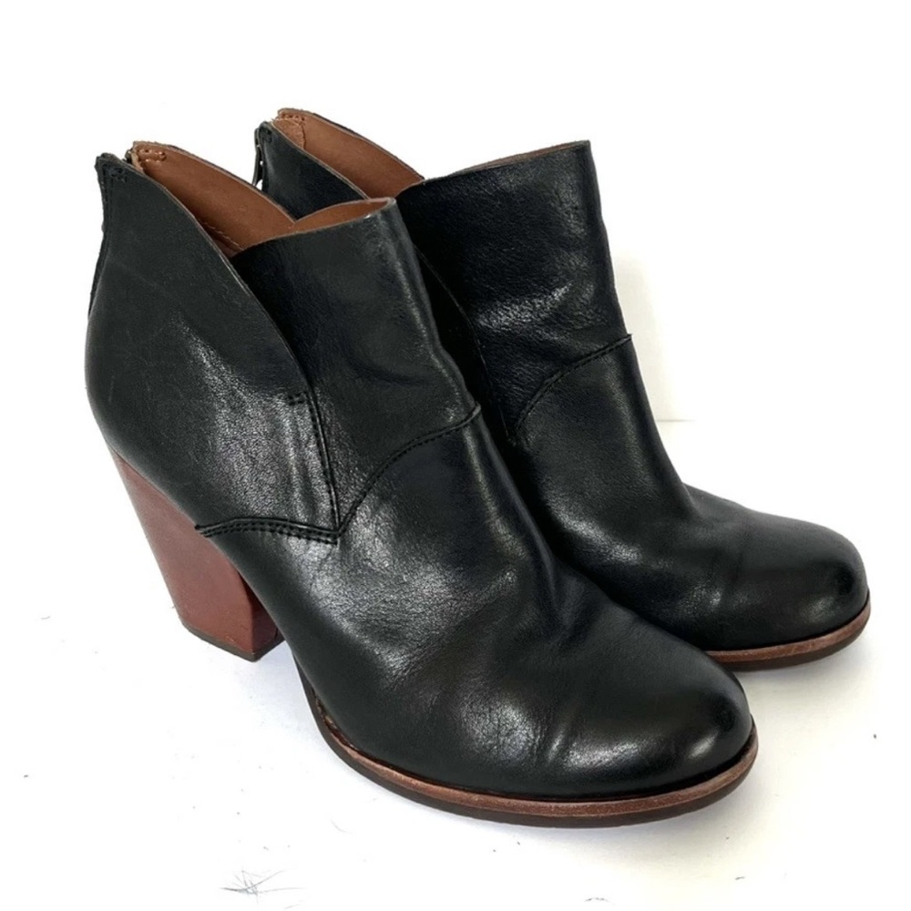 Kork-Ease Black Leather Ankle Booties Heel back zipper 9M